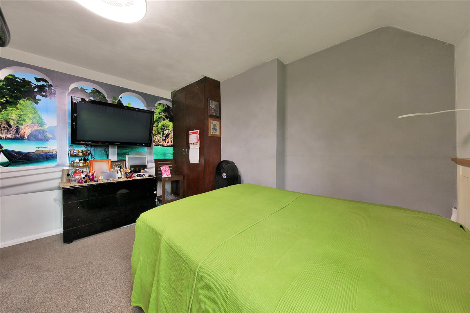 3 bed end of terrace house for sale in King Alfred Avenue, London  - Property Image 4