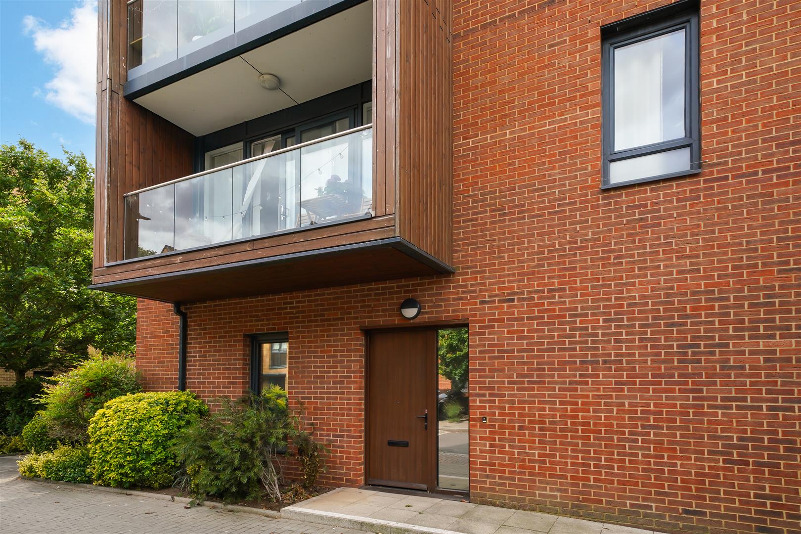 3 bed house for sale in Dowding Drive, London  - Property Image 3
