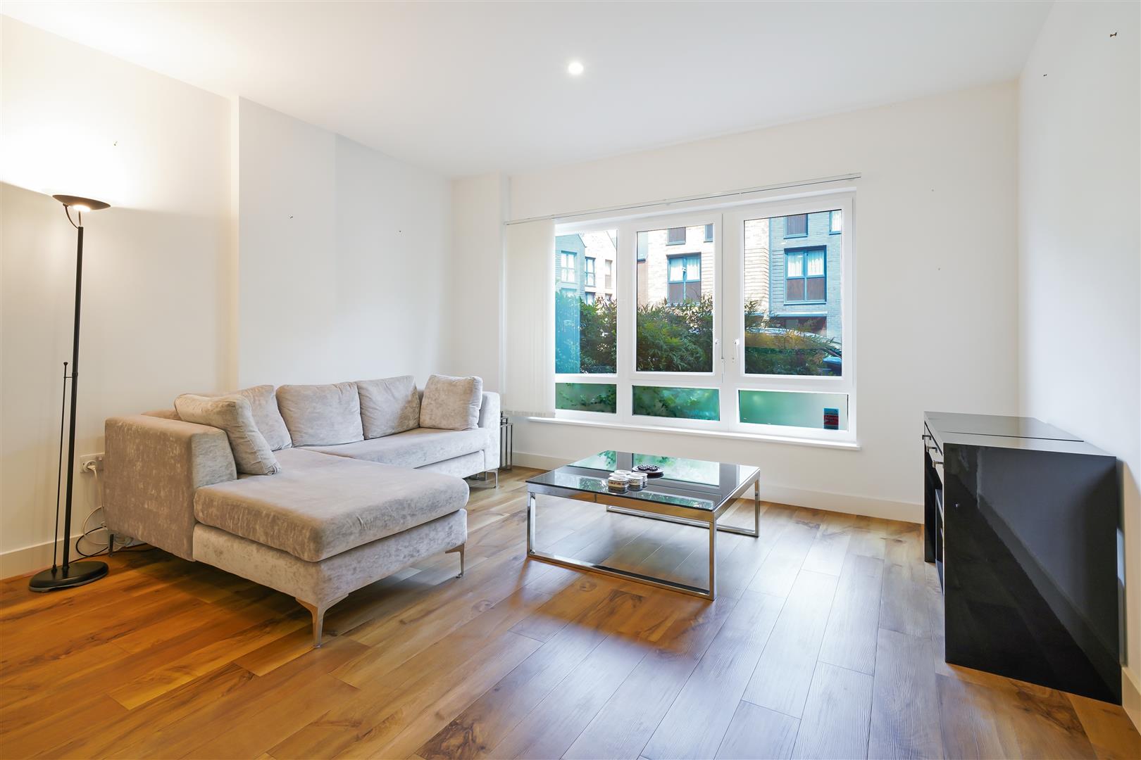 3 bed house for sale in Dowding Drive, London  - Property Image 8
