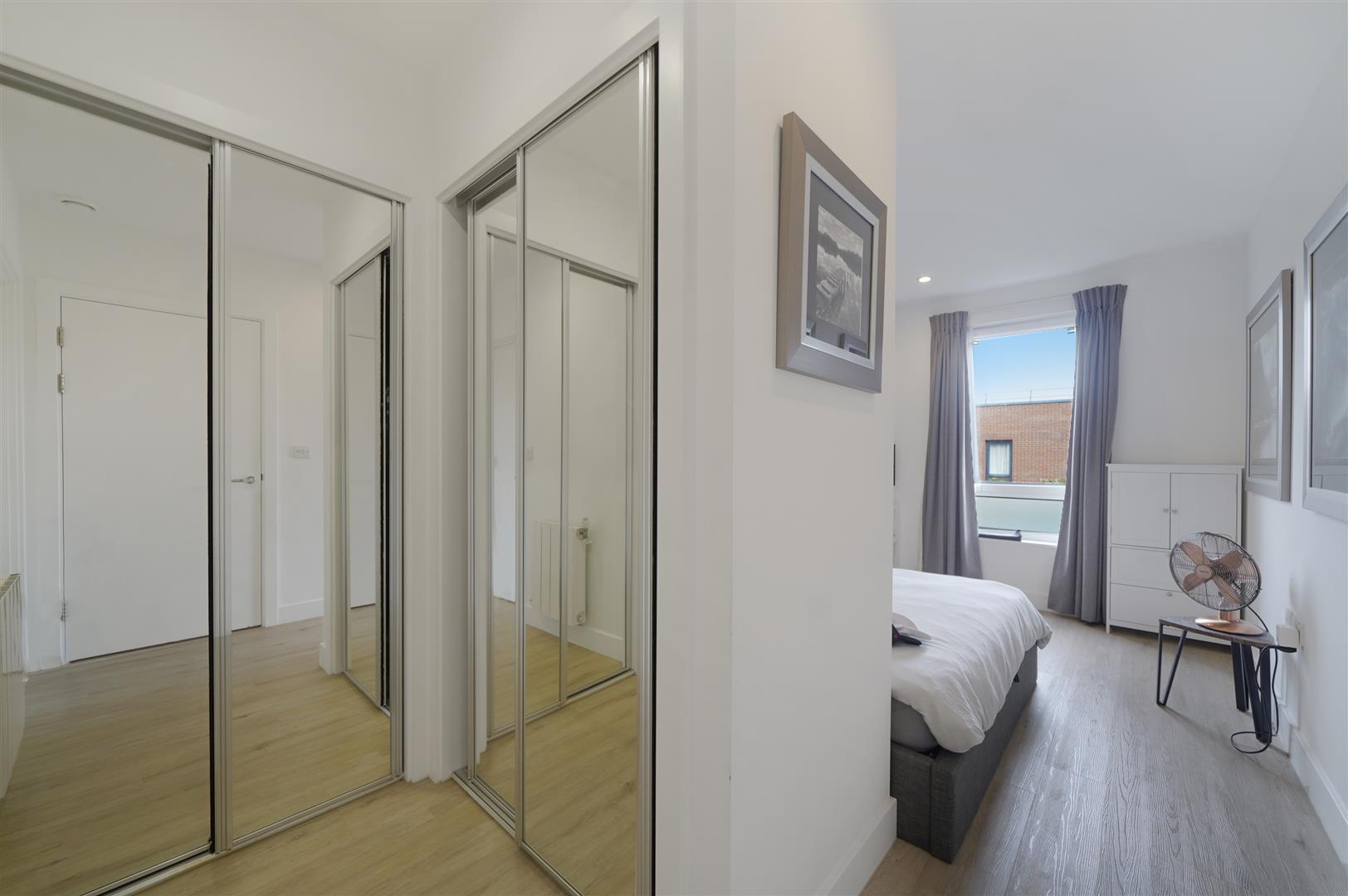 2 bed apartment for sale in Meadowside, London  - Property Image 8