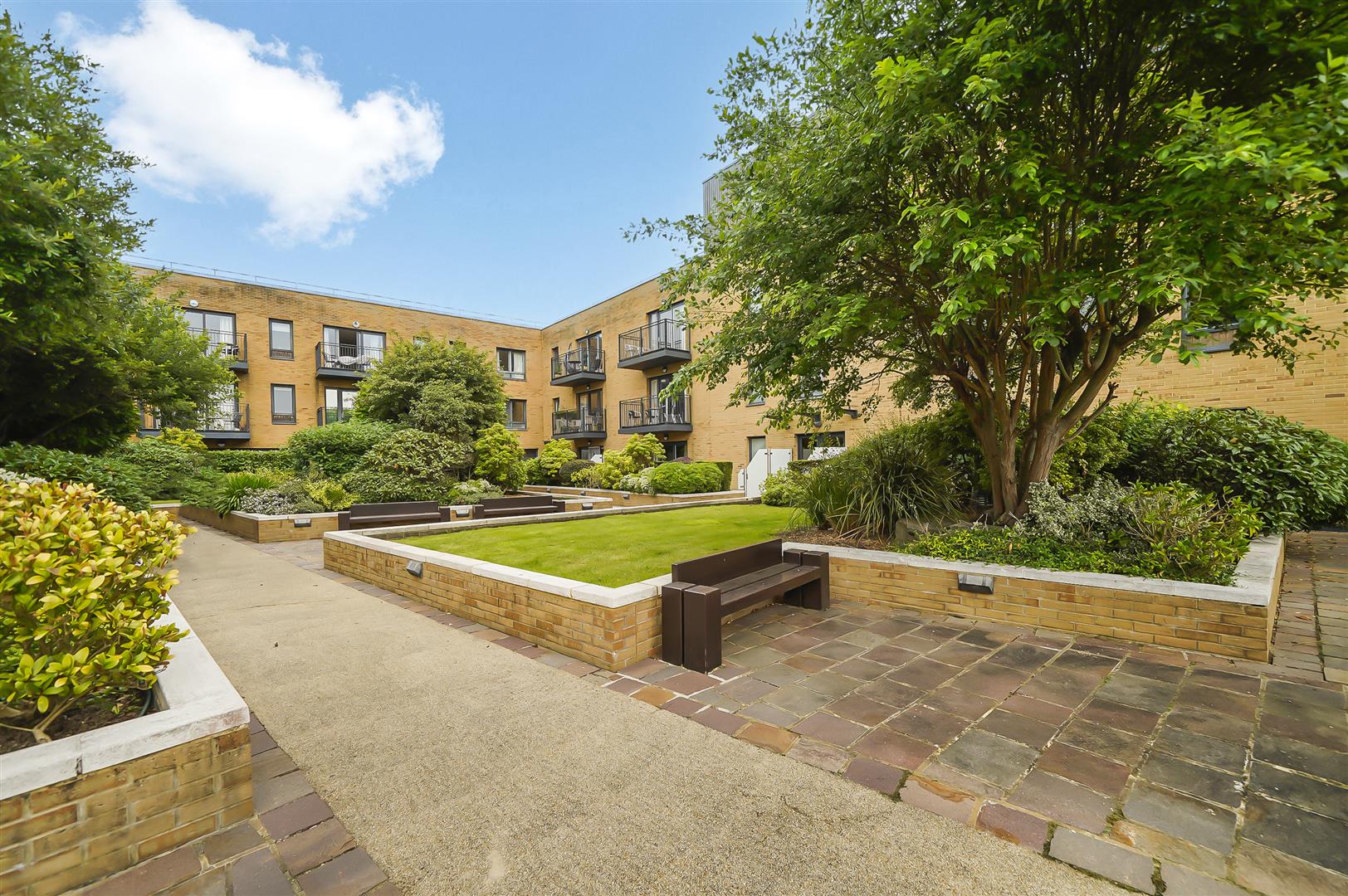 2 bed apartment for sale in Meadowside, London  - Property Image 17