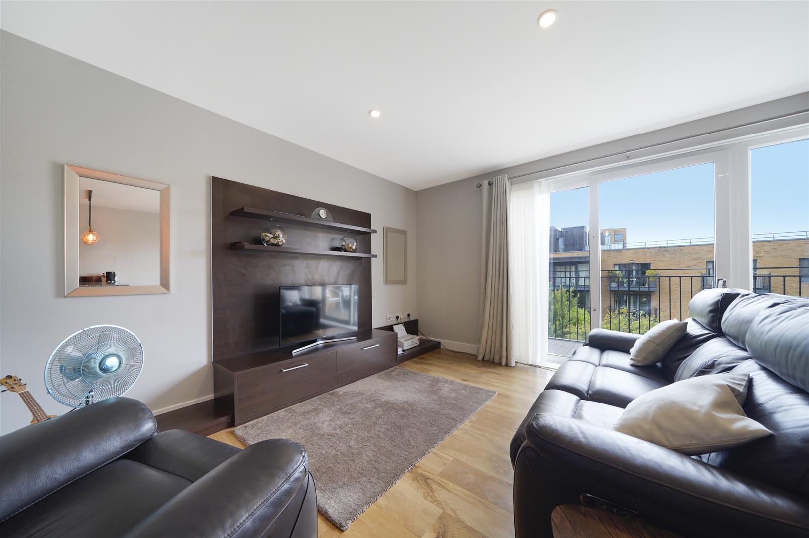 2 bed apartment for sale in Meadowside, London  - Property Image 6
