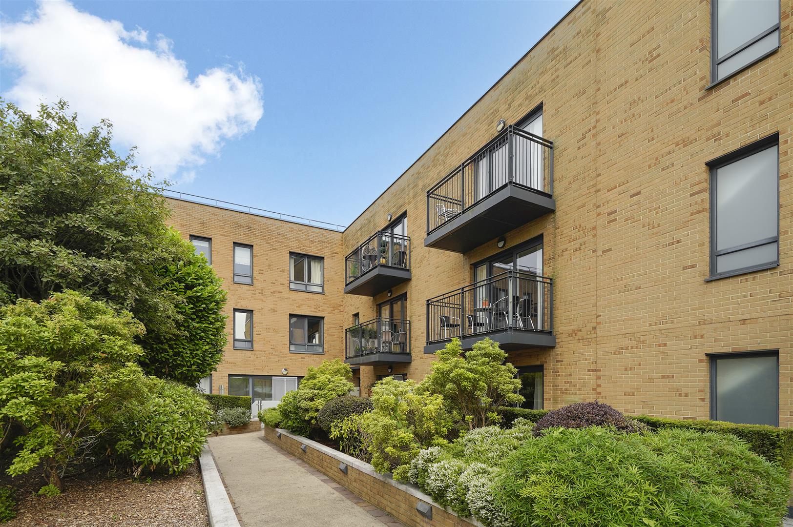 2 bed apartment for sale in Meadowside, London  - Property Image 15