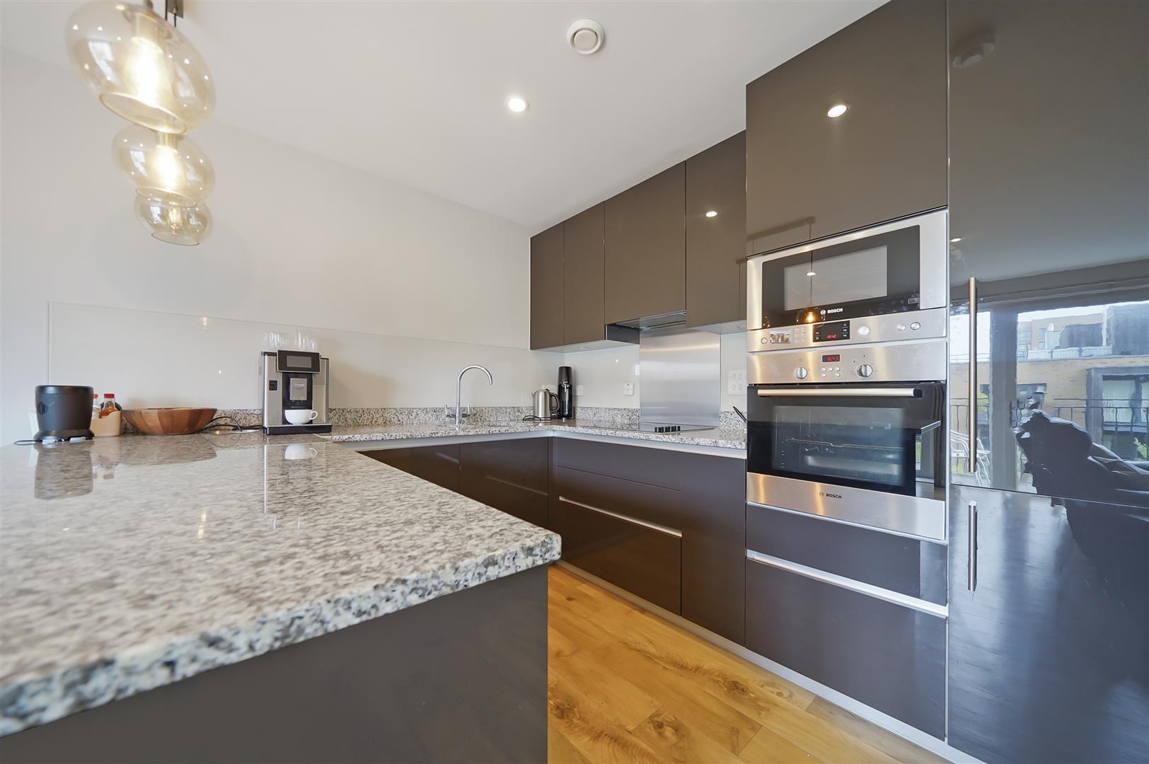 2 bed apartment for sale in Meadowside, London  - Property Image 4