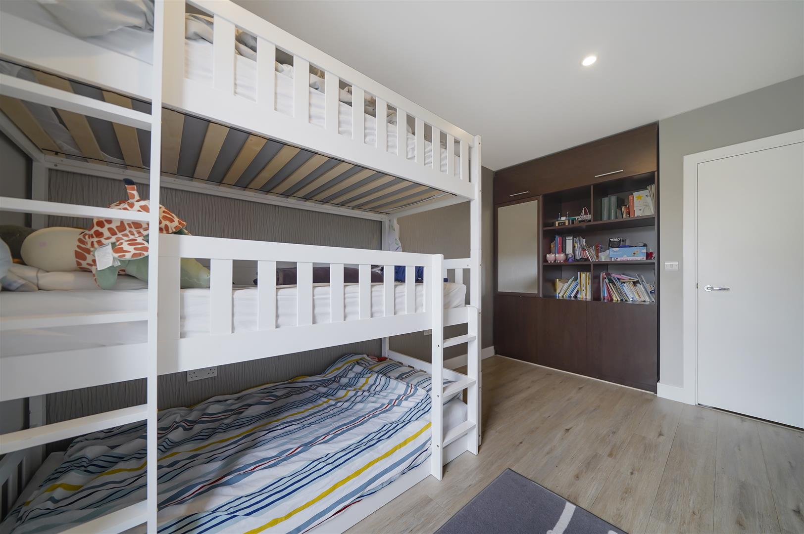 2 bed apartment for sale in Meadowside, London  - Property Image 9