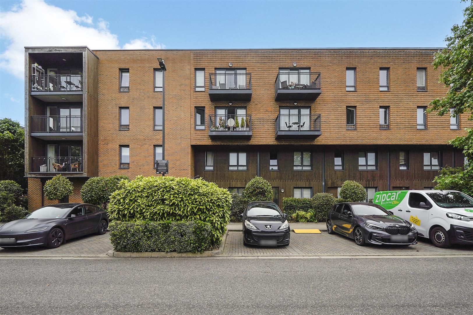 2 bed apartment for sale in Meadowside, London, SE9
