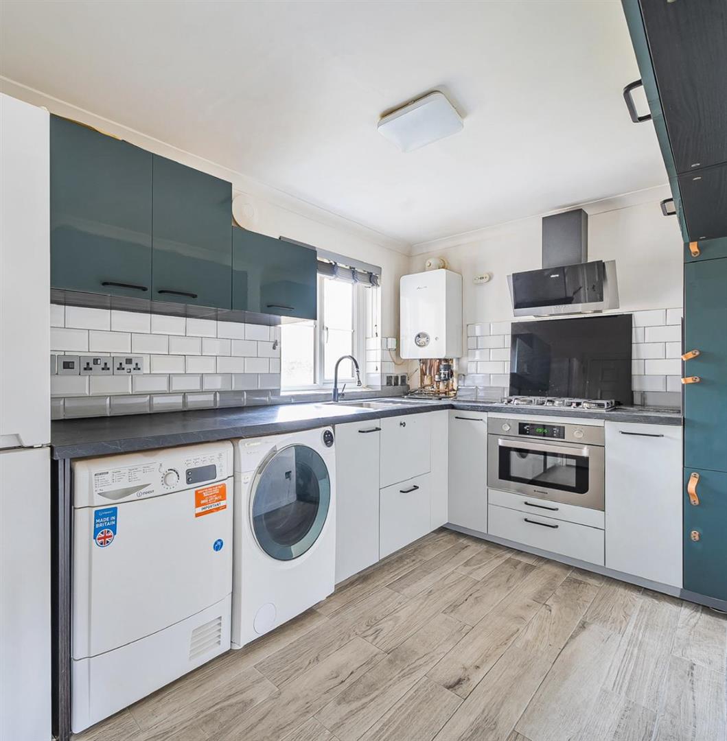 1 bed flat for sale in Chinbrook Road, London 5