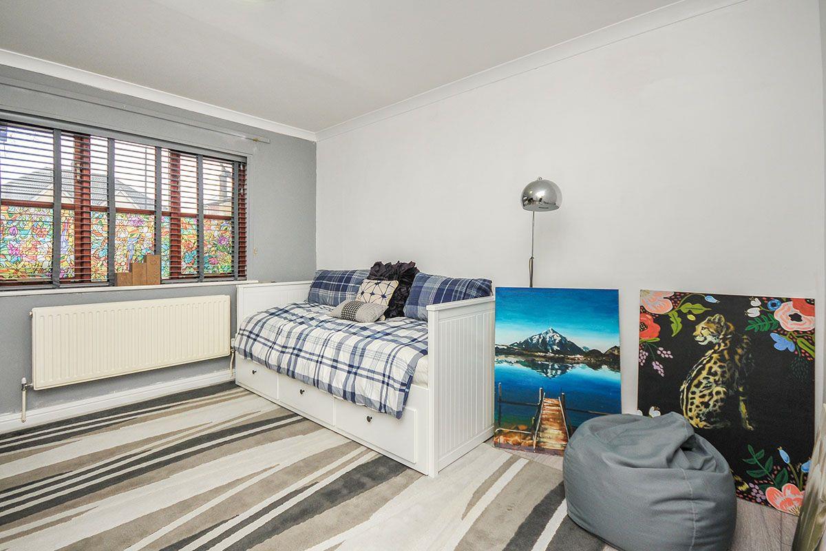 1 bed flat for sale in Chinbrook Road, London  - Property Image 4