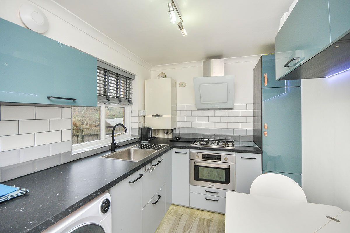 1 bed flat for sale in Chinbrook Road, London  - Property Image 2