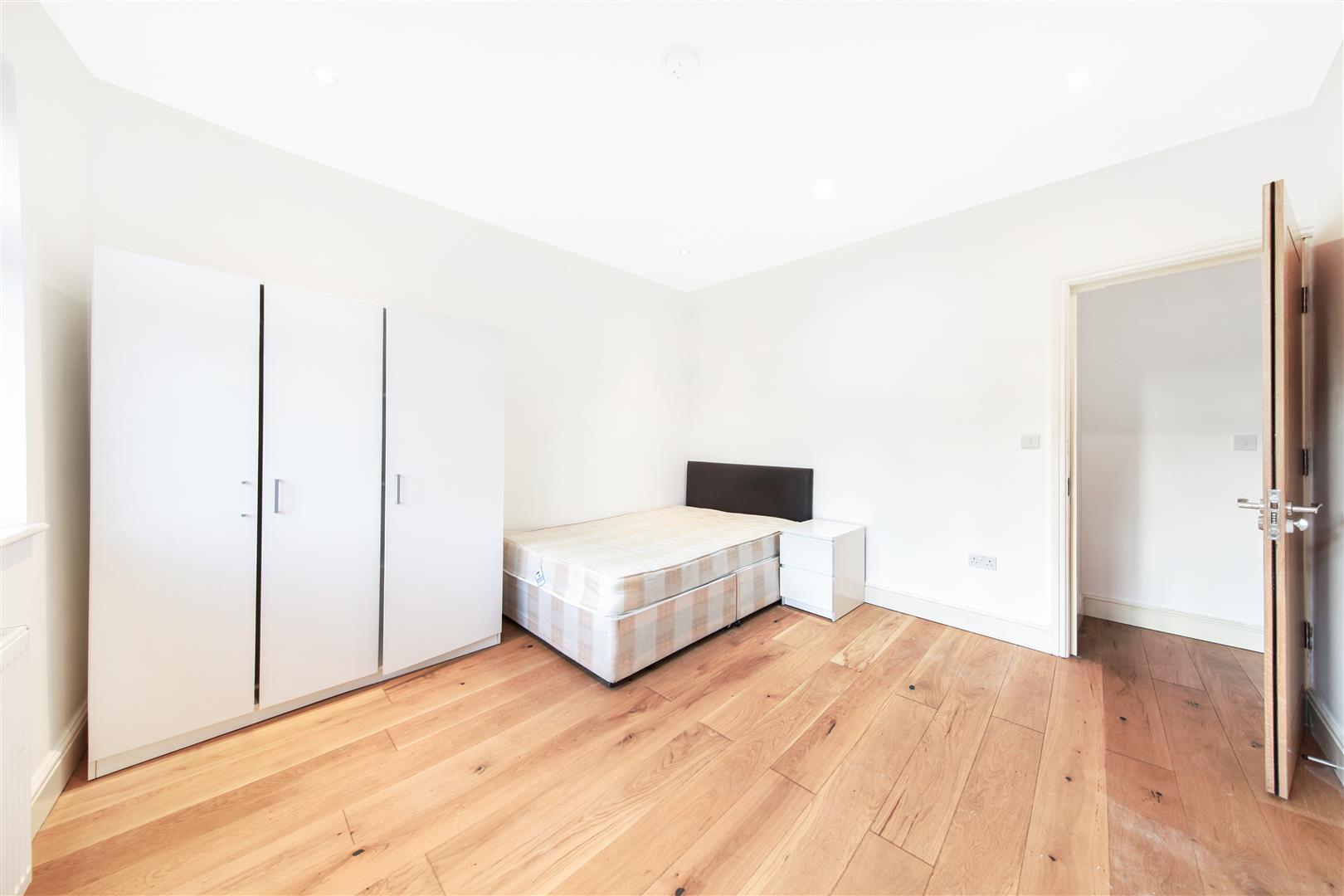 5 bed house to rent in Courthill Road, London 5