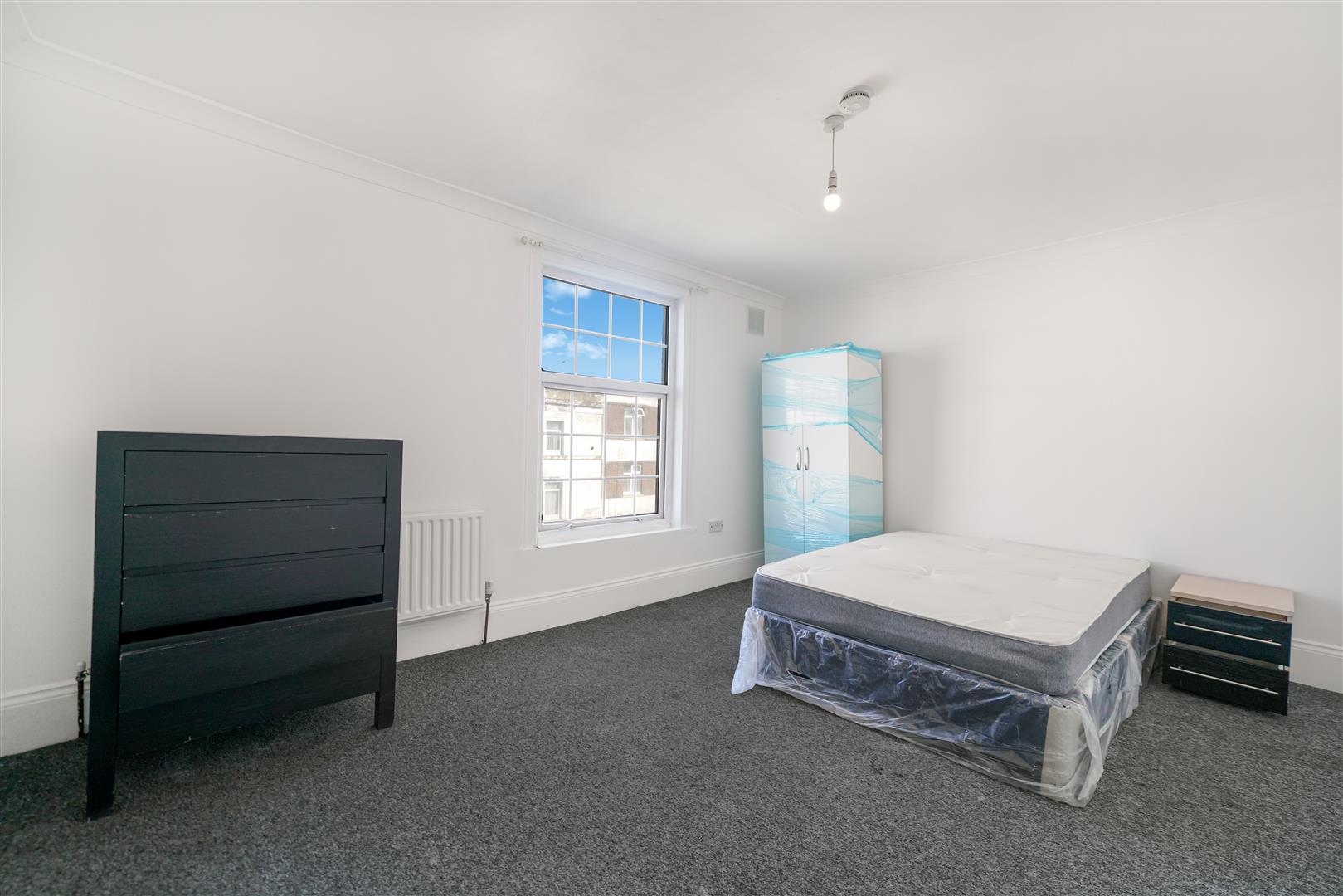 6 bed house to rent in Crescent Road, London  - Property Image 10