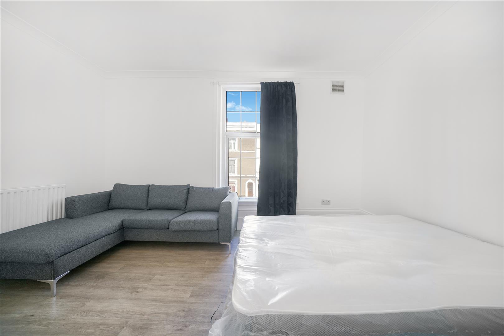 6 bed house to rent in Crescent Road, London  - Property Image 6