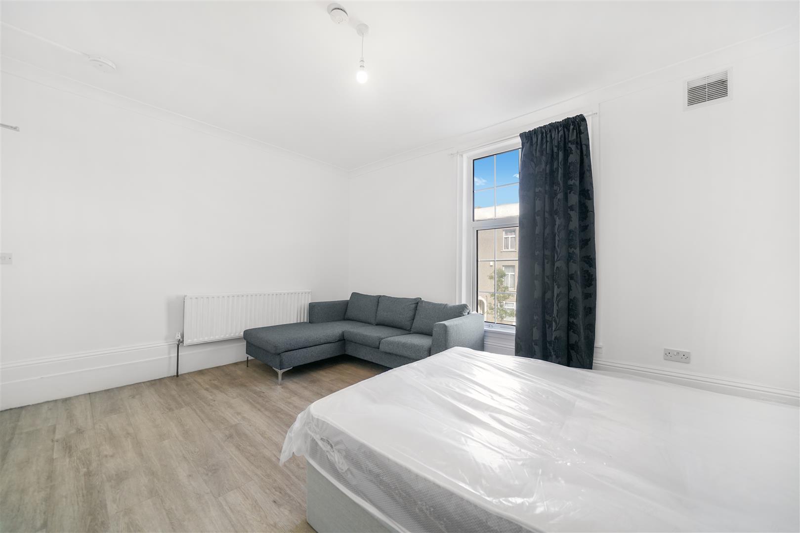 6 bed house to rent in Crescent Road, London  - Property Image 5