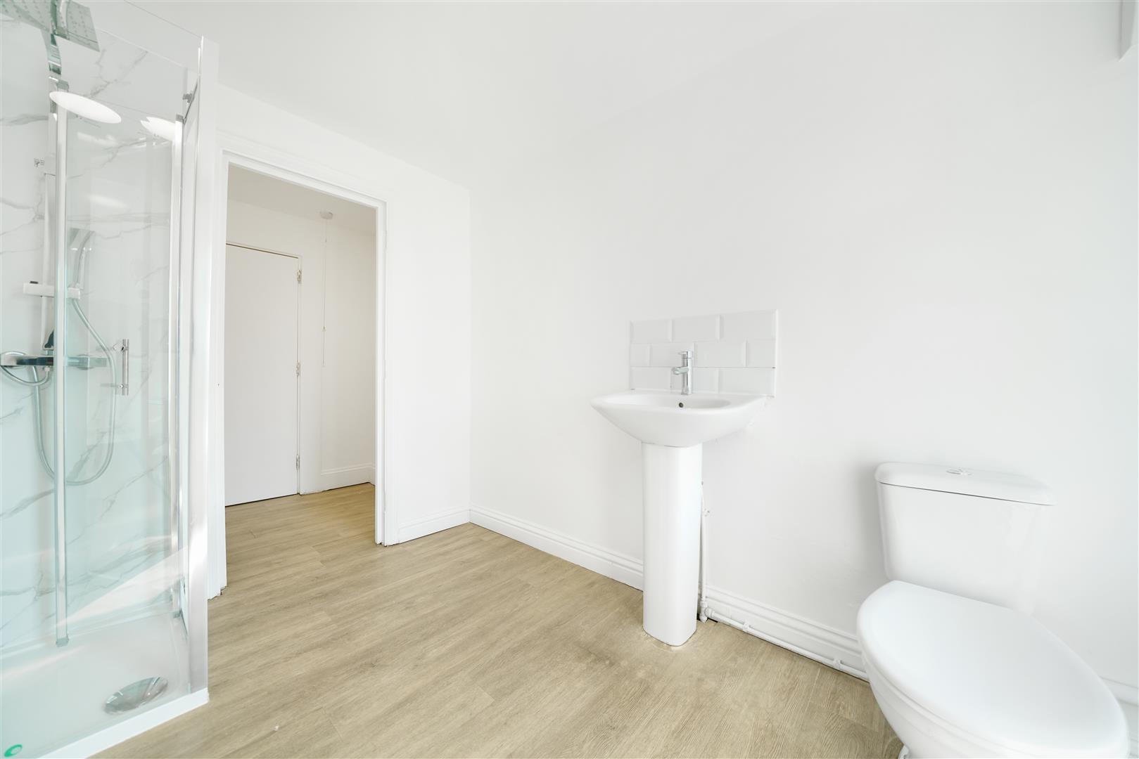 6 bed house to rent in Crescent Road, London  - Property Image 14