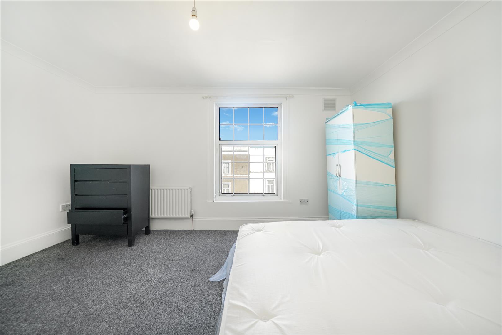 6 bed house to rent in Crescent Road, London  - Property Image 11