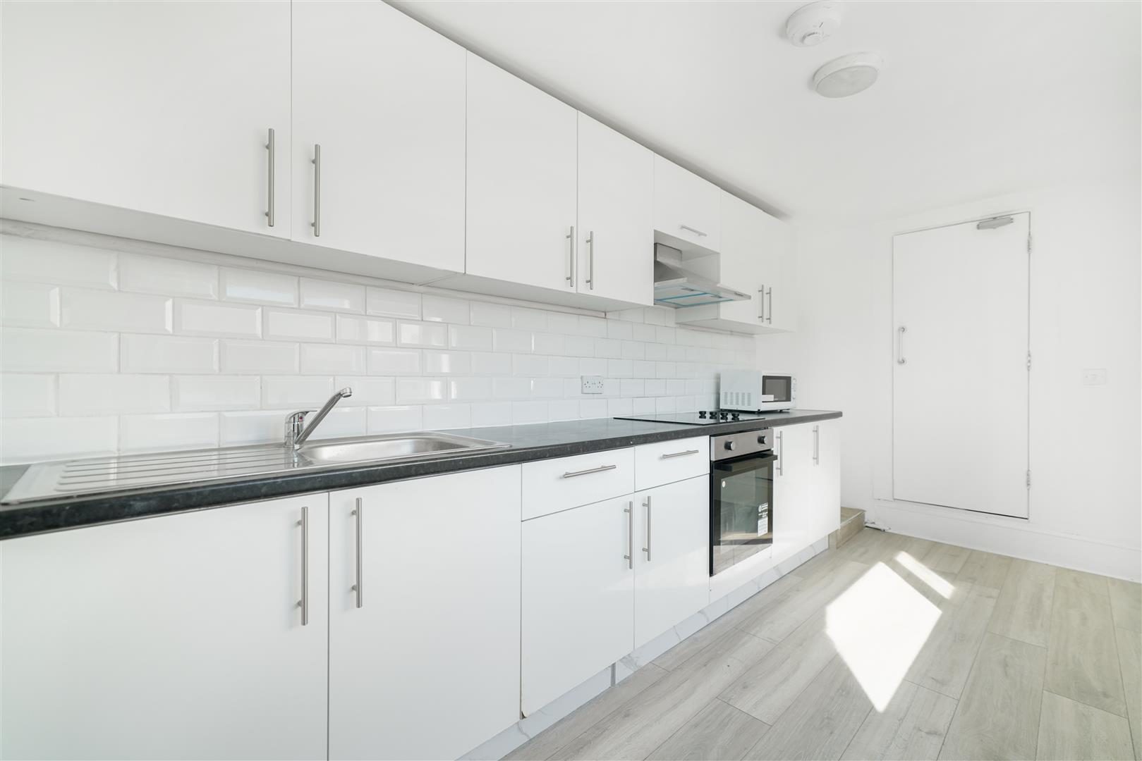 6 bed house to rent in Crescent Road, London  - Property Image 3