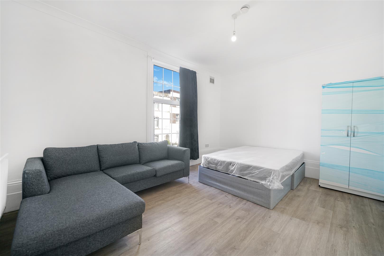 6 bed house to rent in Crescent Road, London  - Property Image 4