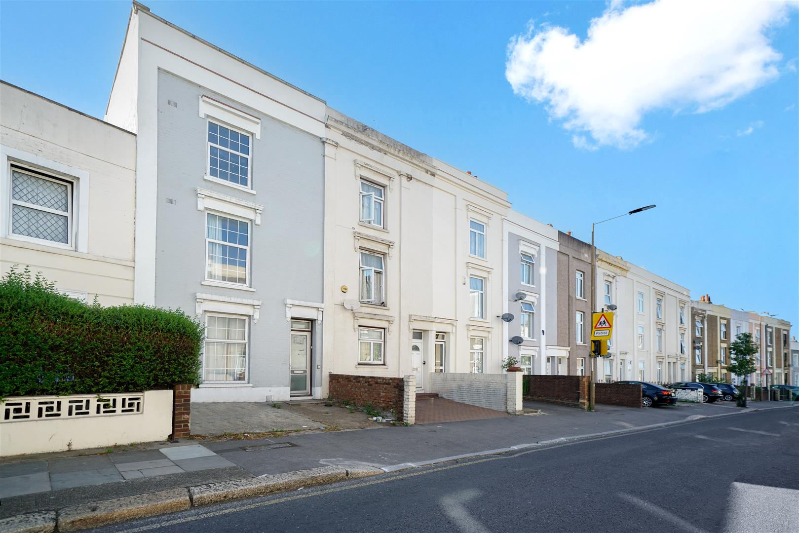 6 bed house to rent in Crescent Road, London, SE18