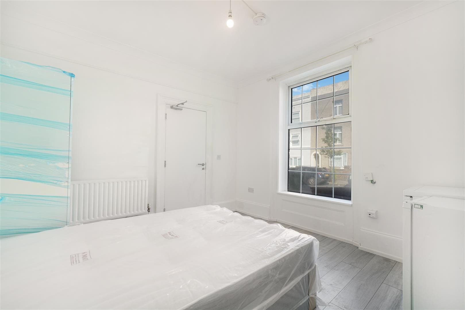 6 bed house to rent in Crescent Road, London  - Property Image 13