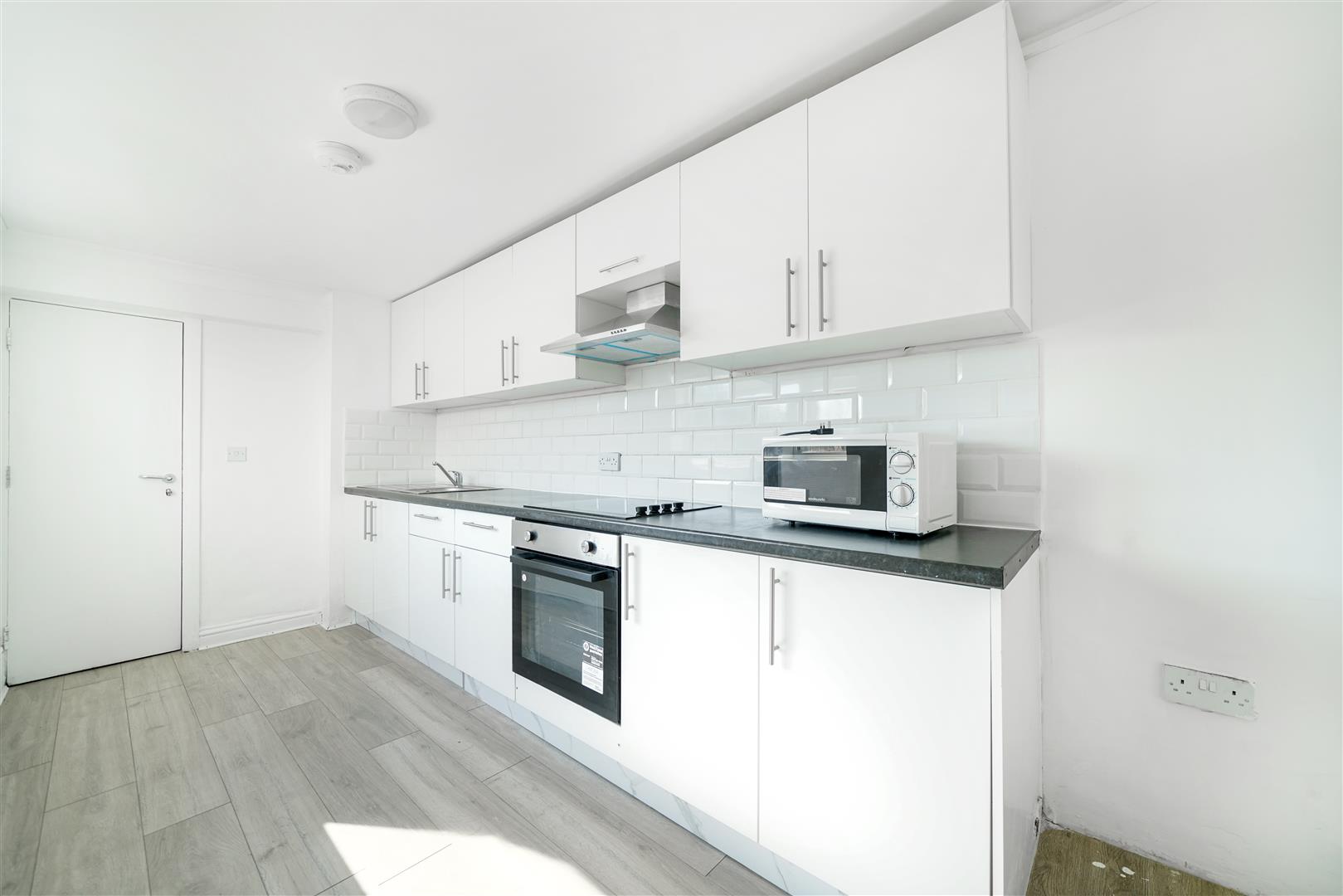 6 bed house to rent in Crescent Road, London  - Property Image 2