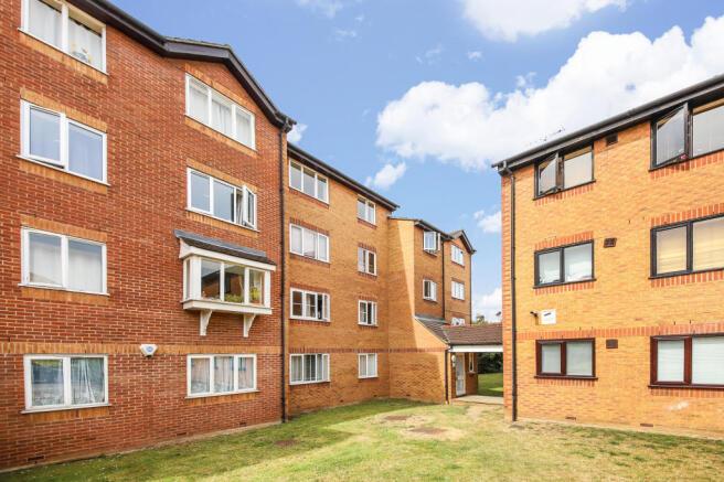 1 bed flat to rent in Armoury Road, London  - Property Image 6