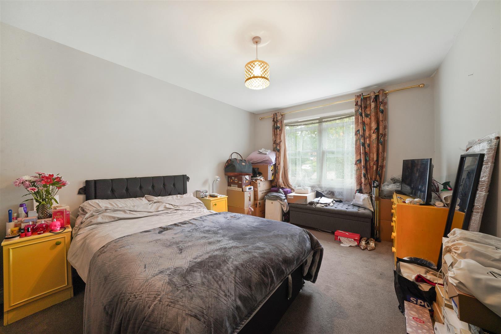 2 bed flat for sale in Bromley Road, London 5