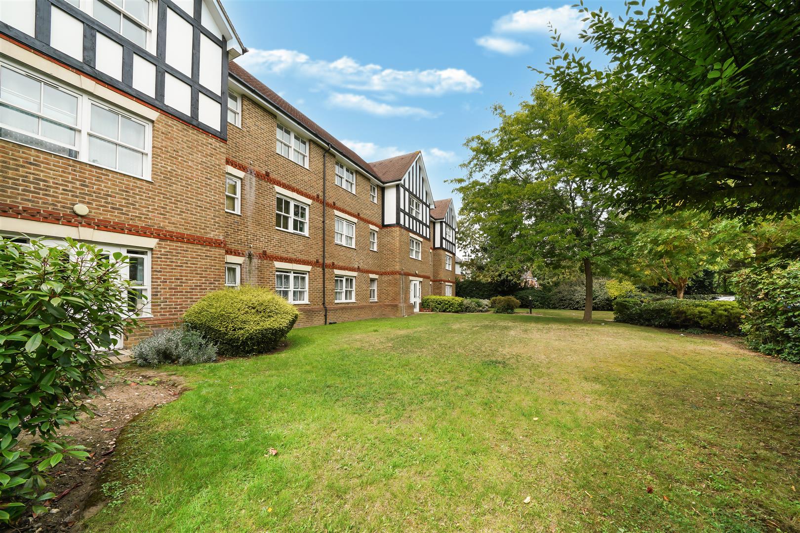 2 bed flat for sale in Bromley Road, London  - Property Image 2