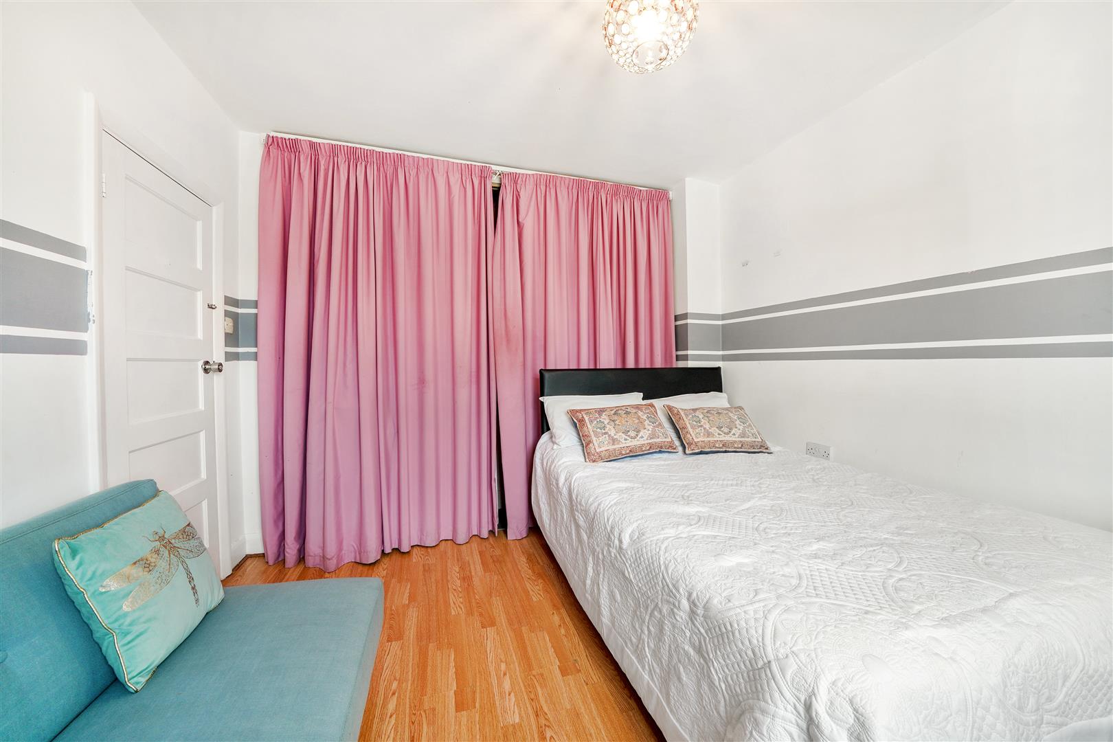 5 bed house for sale in Conisborough Crescent, London  - Property Image 13