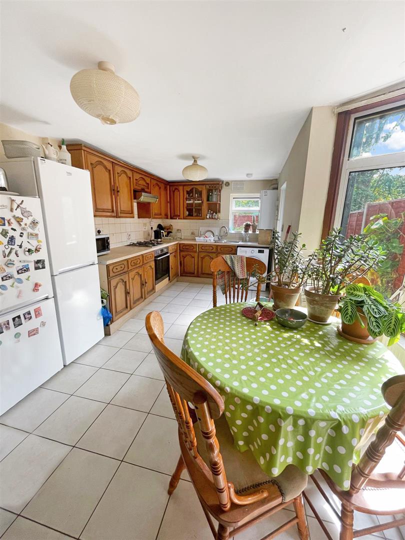 1 bed house share to rent in Crewys Road, London  - Property Image 3