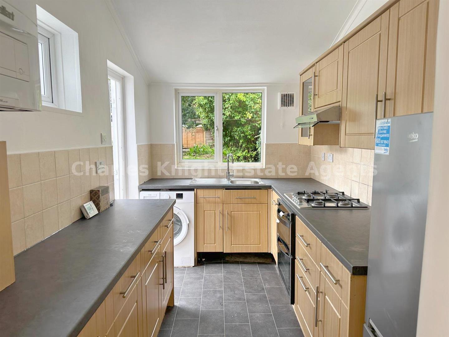3 bed house to rent in Glenfarg Road, London  - Property Image 2
