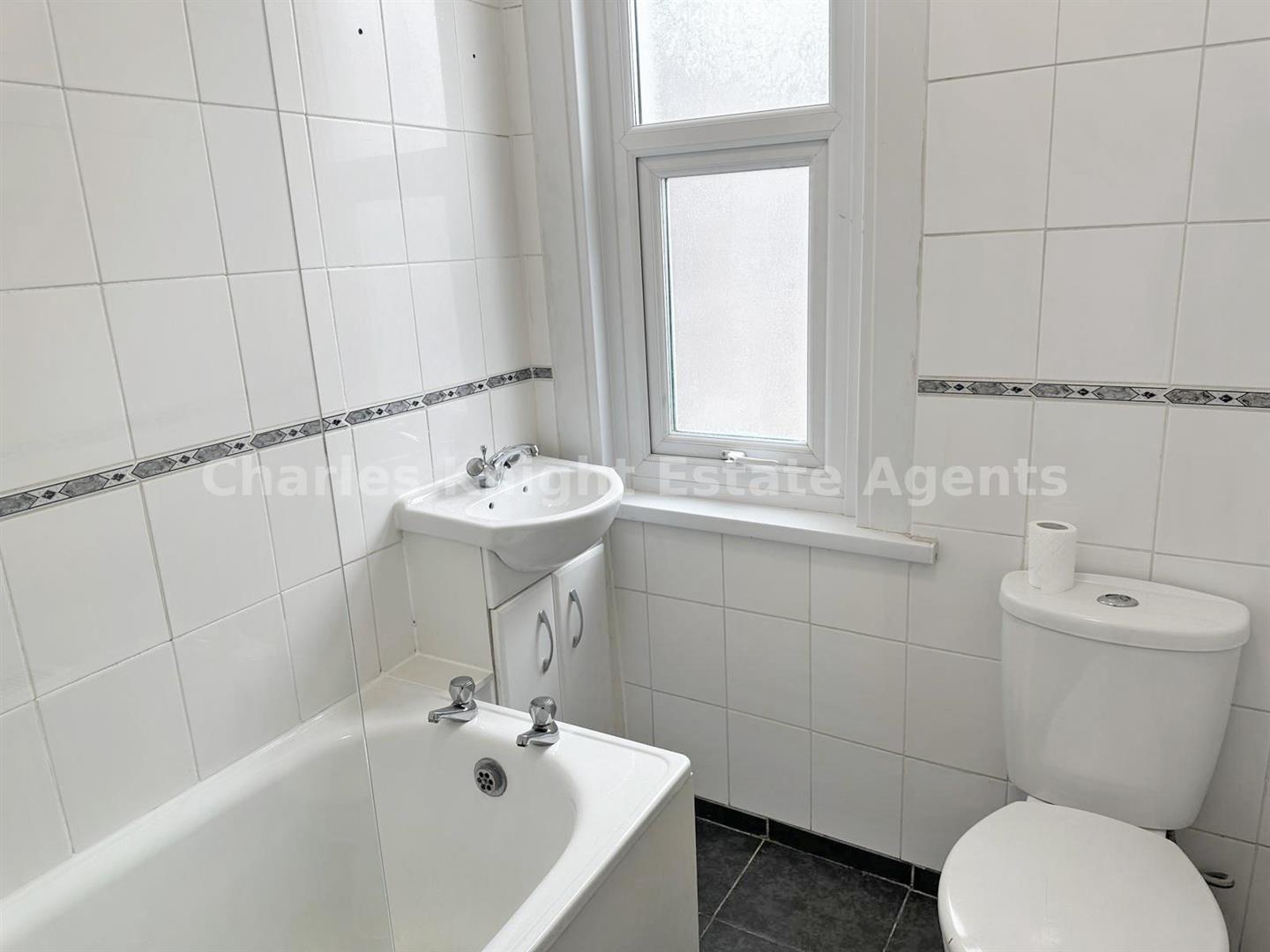3 bed house to rent in Glenfarg Road, London  - Property Image 9