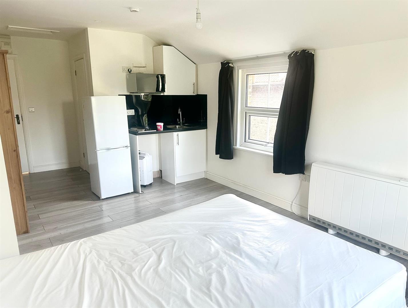 1 bed terraced house to rent in Brownhill Road, London, SE6