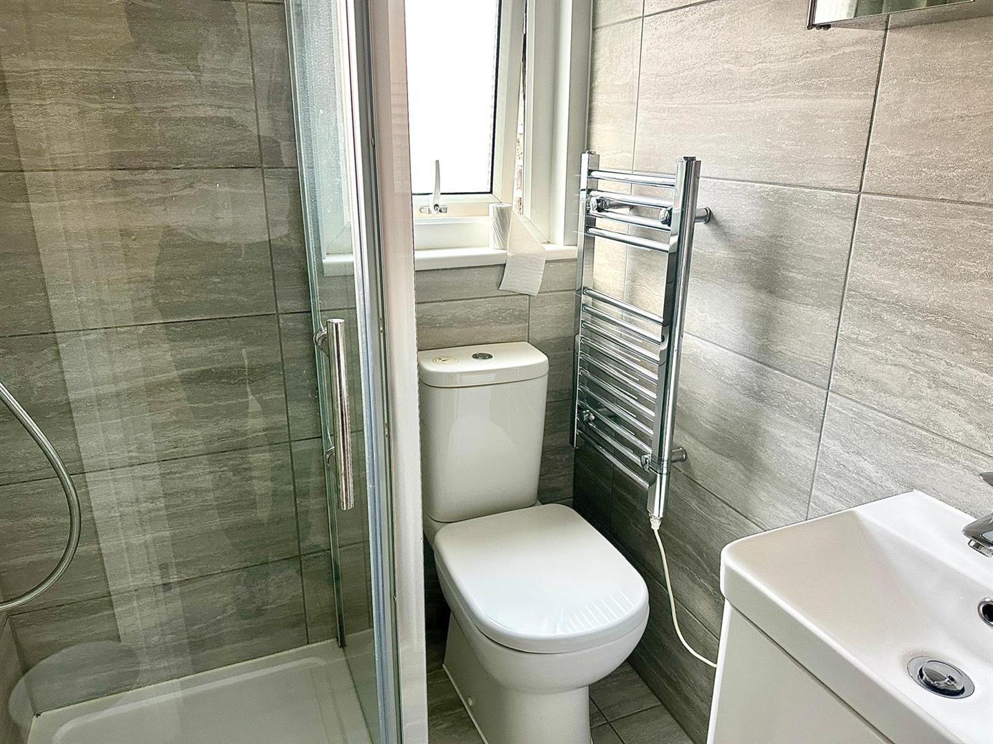 1 bed terraced house to rent in Brownhill Road, Catford 2