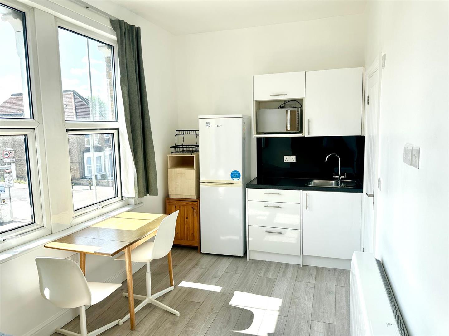 1 bed terraced house to rent in Brownhill Road, London  - Property Image 2