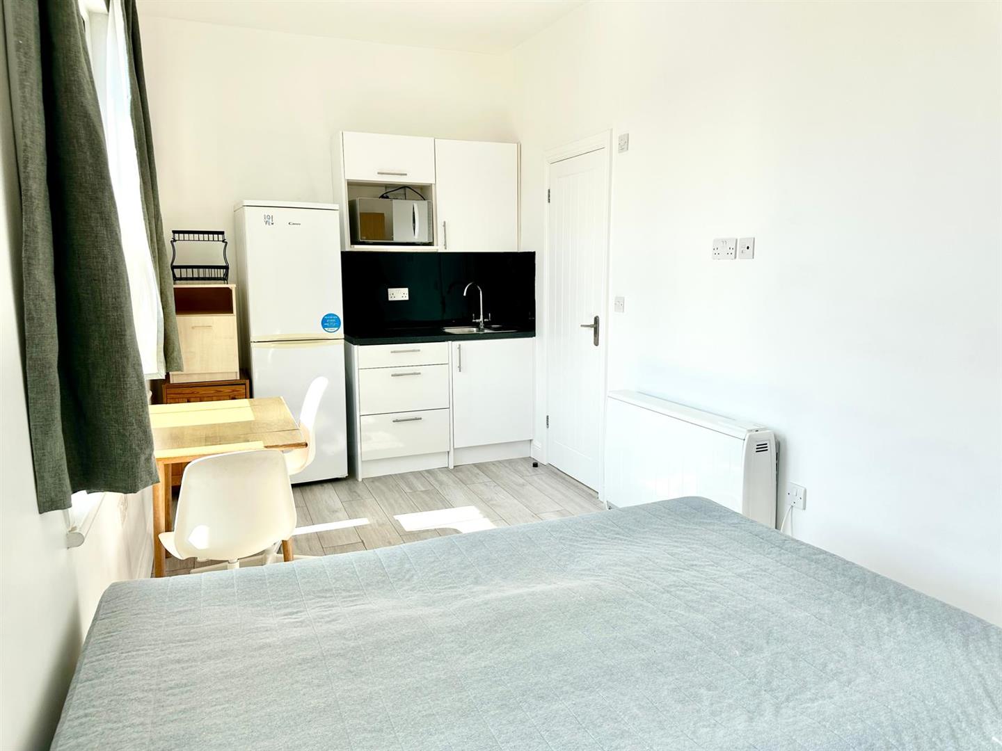 1 bed terraced house to rent in Brownhill Road, London, SE6