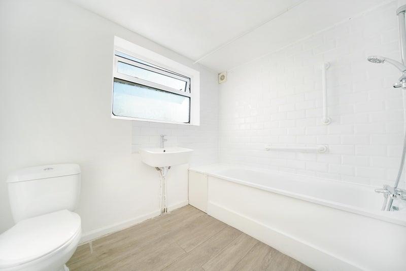 1 bed house to rent in Crescent Road, London 5