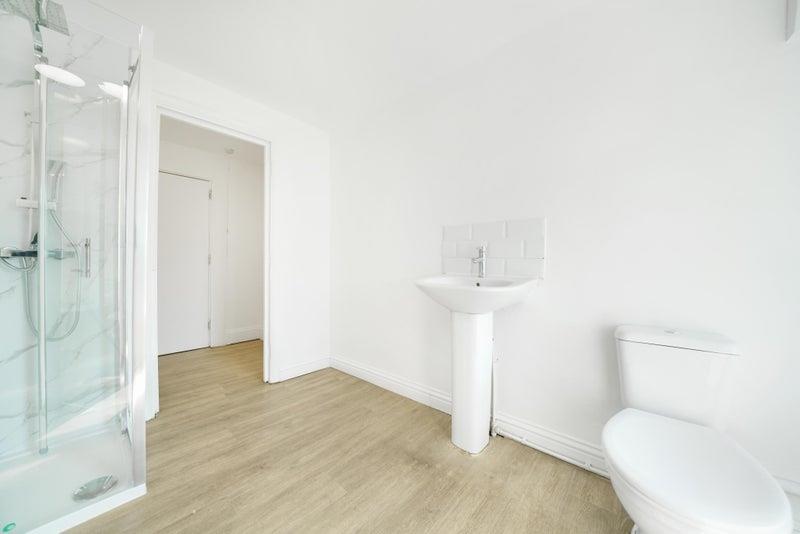 1 bed house to rent in Crescent Road, London  - Property Image 5