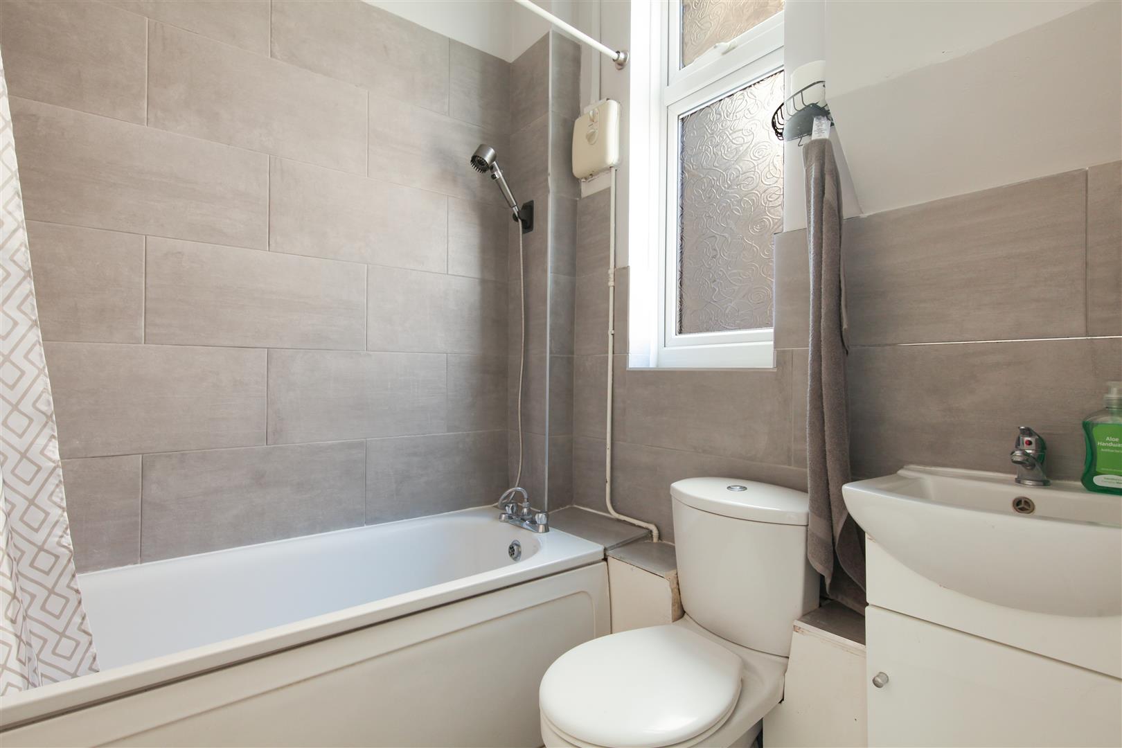 1 bed flat for sale in Bromley Road, London 7