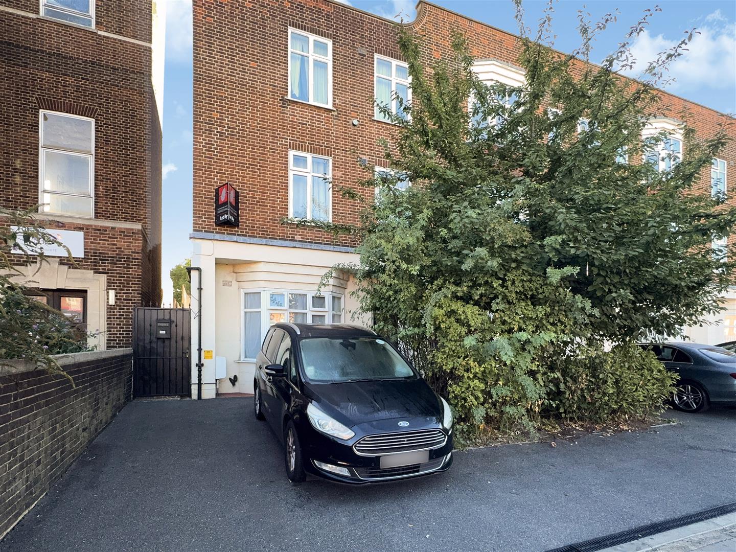 1 bed flat for sale in Bromley Road, London - Property Image 1
