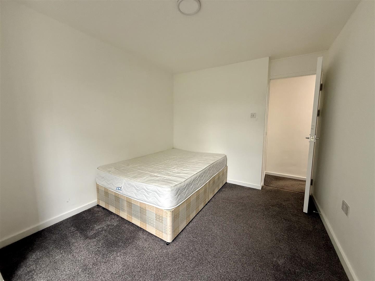 5 bed flat to rent in Sharratt Street, London  - Property Image 7