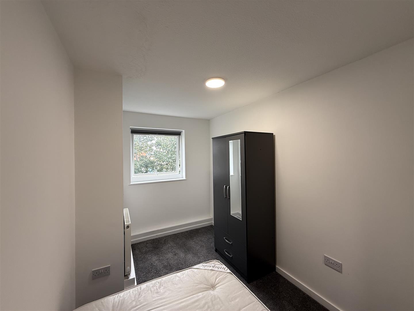 5 bed flat to rent in Sharratt Street, London  - Property Image 9