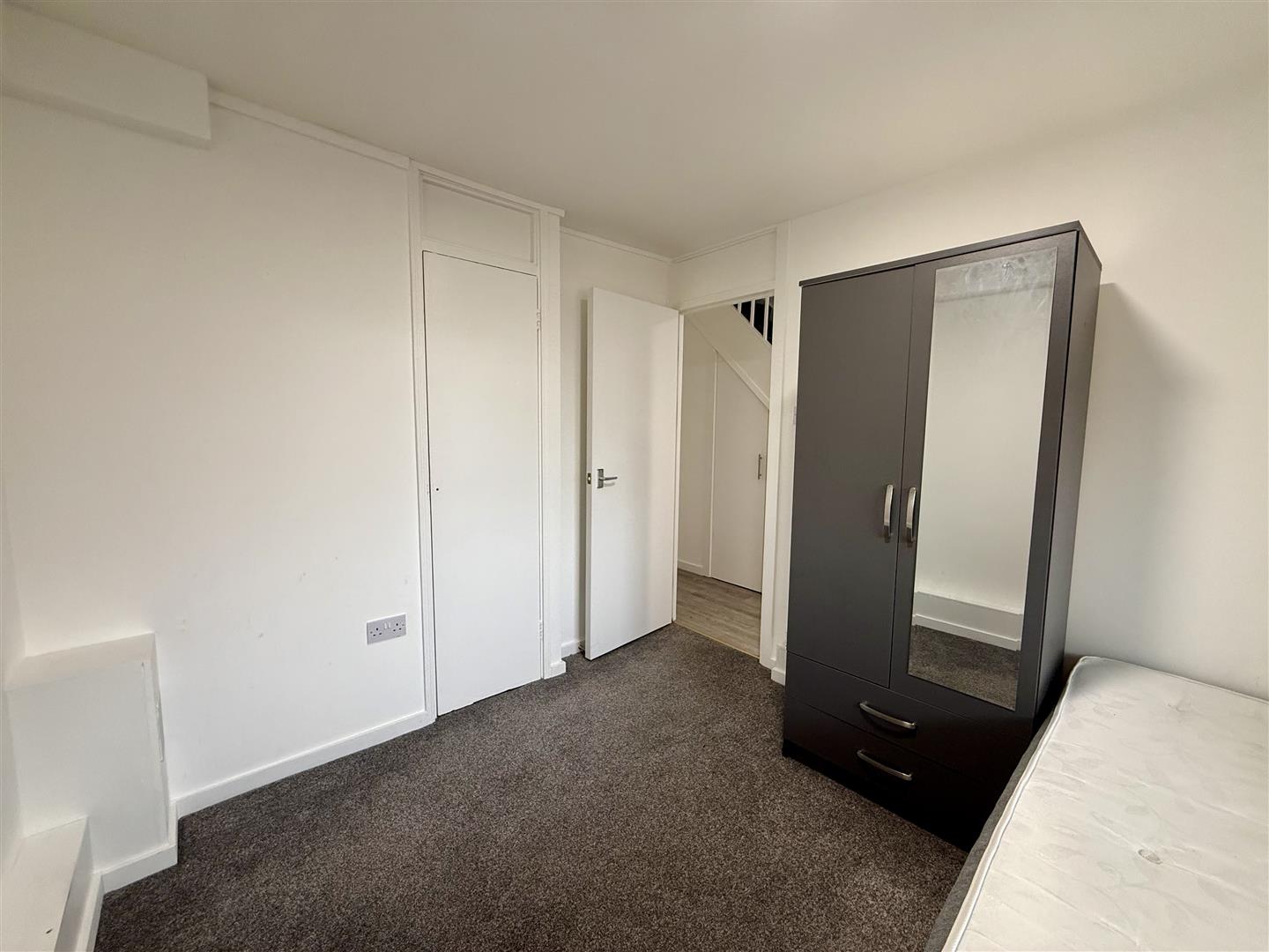 5 bed flat to rent in Sharratt Street, London  - Property Image 5