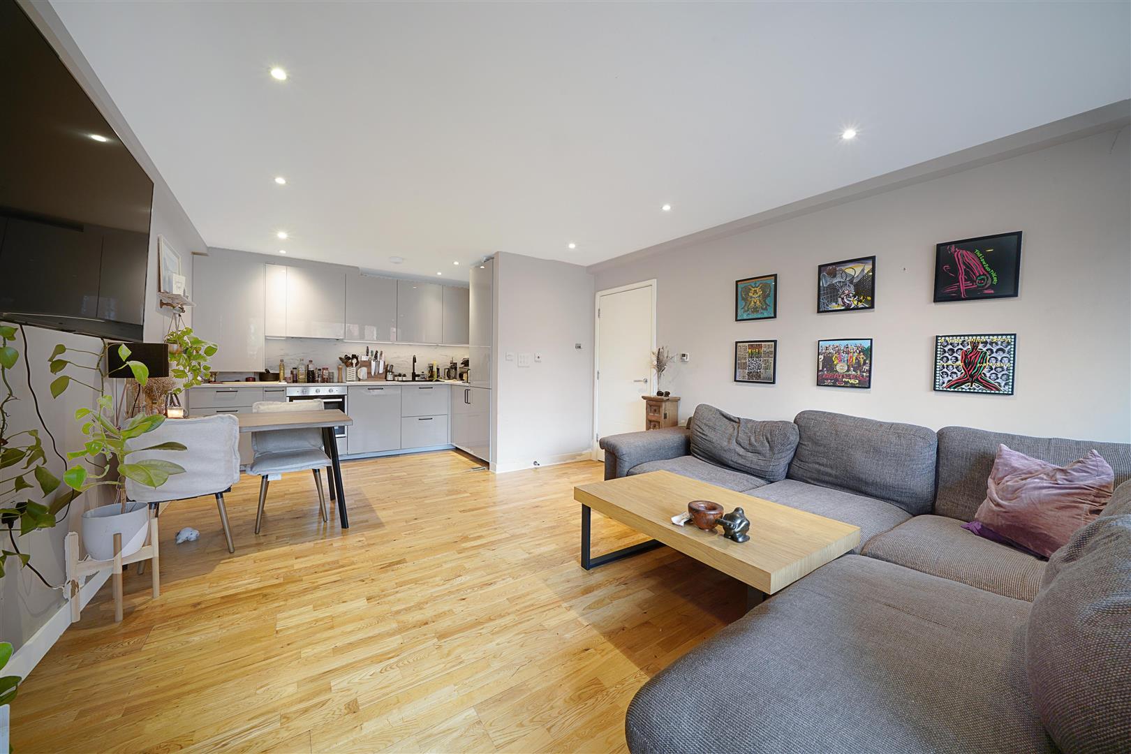 2 bed flat for sale in Algernon Road, London 2