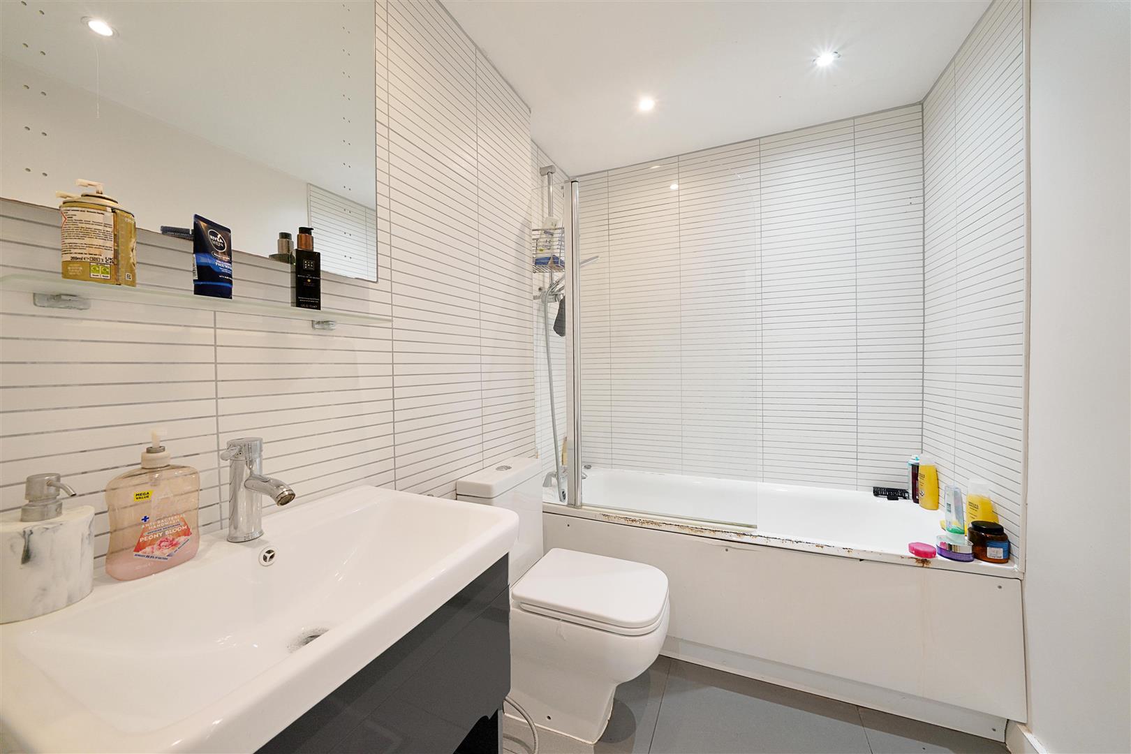 2 bed flat for sale in Algernon Road, London 8