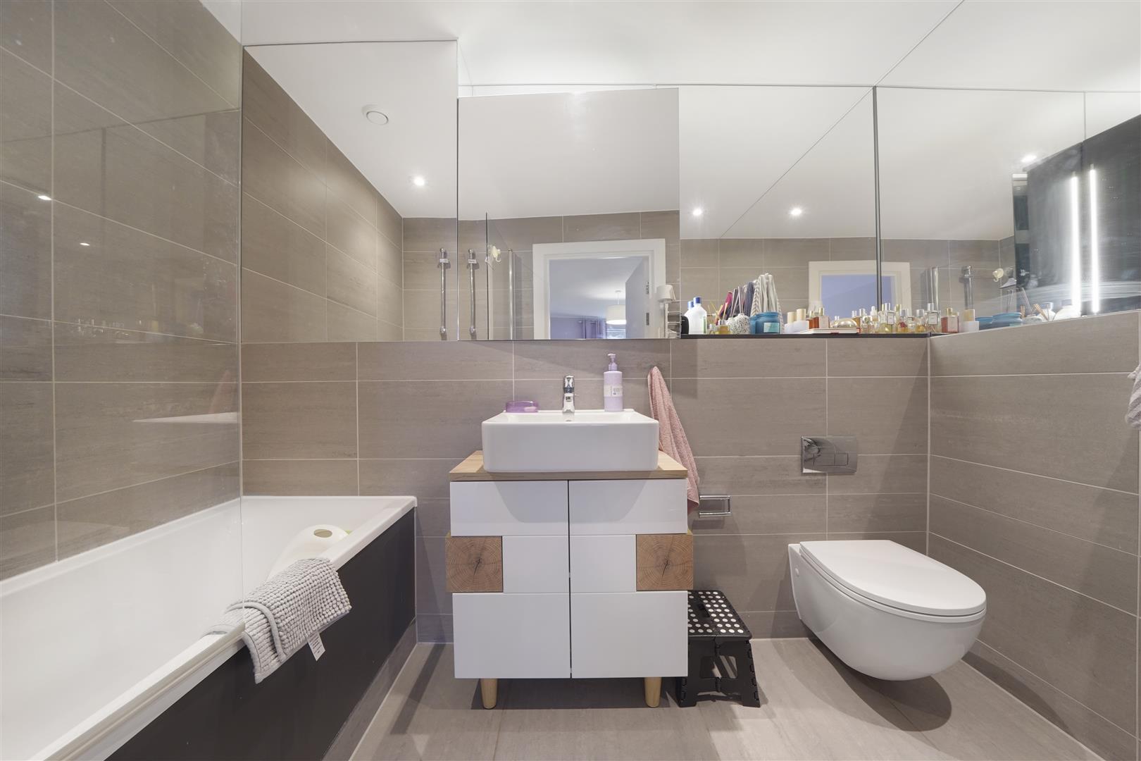 2 bed flat for sale in Conington Road, London  - Property Image 9