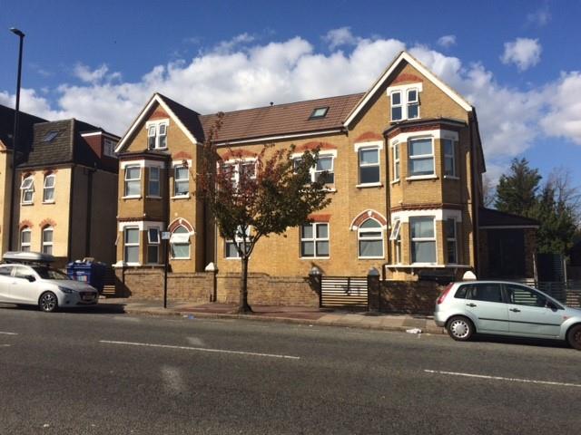 2 bed flat to rent in Southwood Road, Eltham - Property Image 1