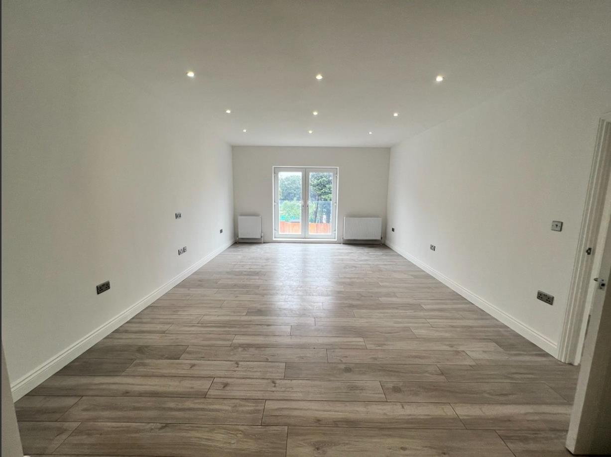 2 bed flat to rent in Southwood Road, Eltham, SE9