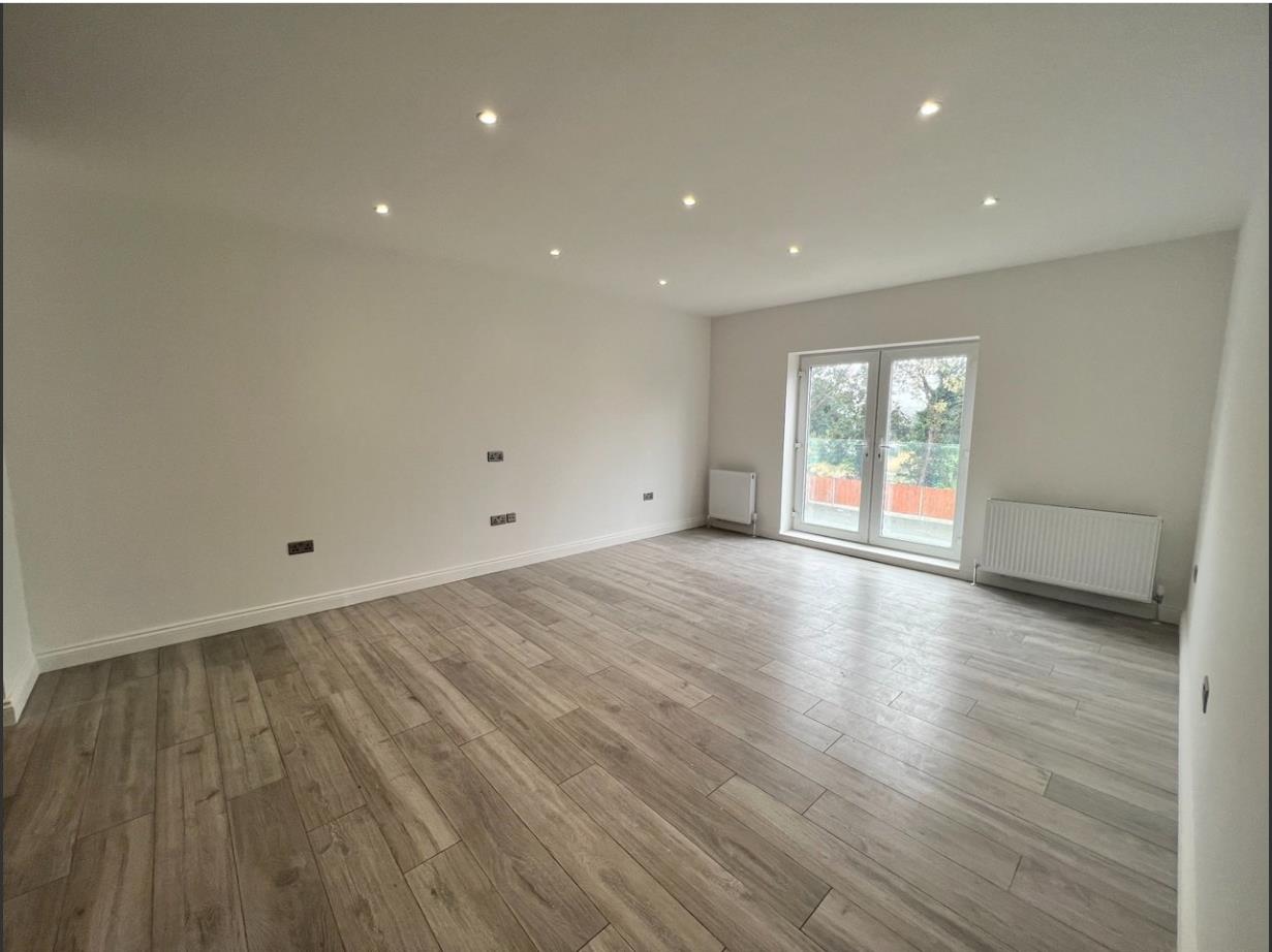 2 bed flat to rent in Southwood Road, Eltham 2