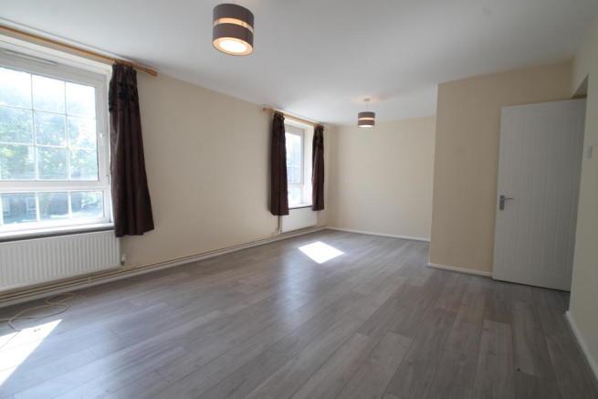 3 bed flat to rent in Frendsbury Road, Brockley  - Property Image 3