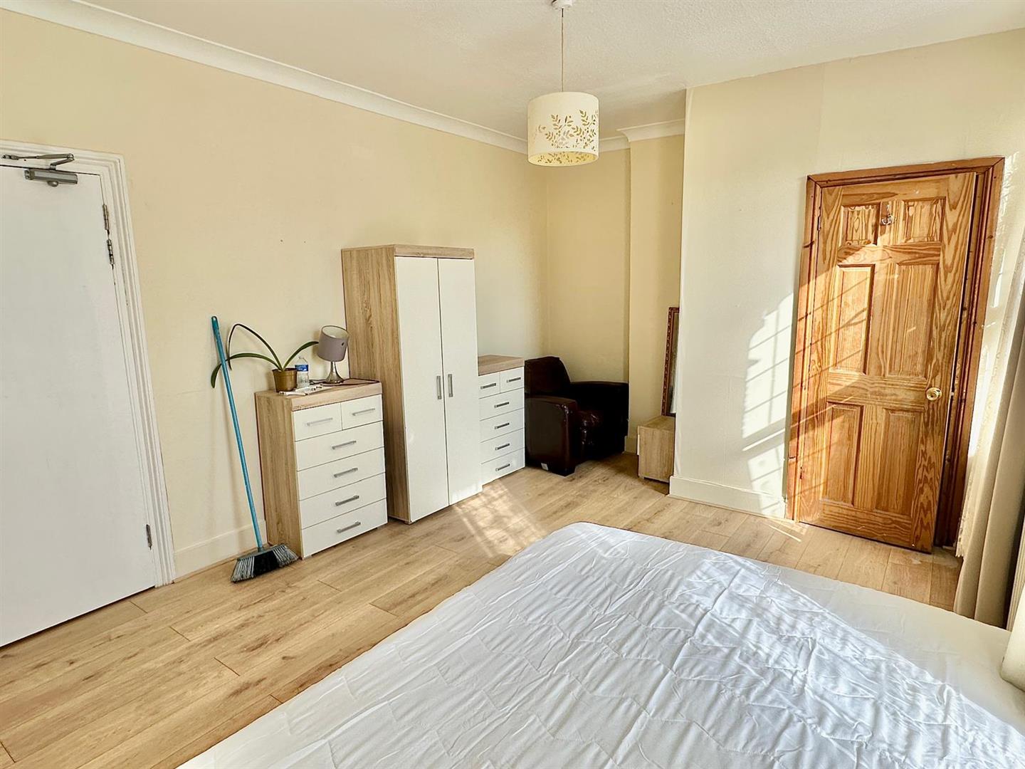 4 bed house to rent in Thornford Road, London  - Property Image 3